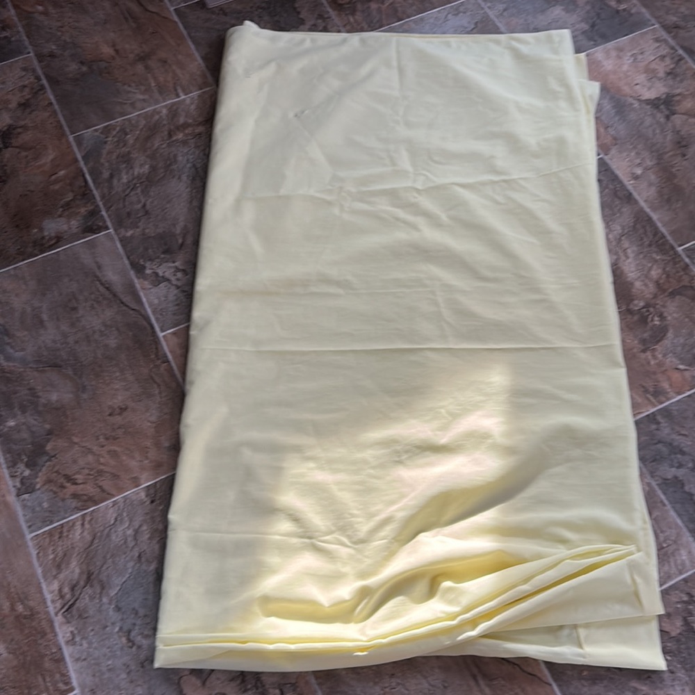 Vintage 1978 Fieldcrest yellow flat double (full) bed sheet